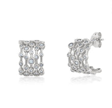 Cargar imagen en el visor de la galería, Aretes Huggie pequeños con brillo de bisel y acabados en platino puro