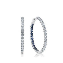 Cargar imagen en el visor de la galería, Aretes Argollas Biseladas In & Out de zafiros y circonitas brillantes