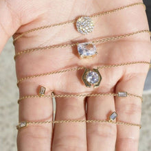 Cargar imagen en el visor de la galería, Collar Bliss de talla cojín acabado en platino puro 4.00 CT