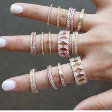 Cargar imagen en el visor de la galería, Anillo de eternidad "Trillón" de circonitas con acabado en oro 18kt