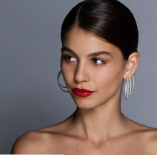 Cargar imagen en el visor de la galería, Aretes Argolla pequeños con pavé 1.75 CT