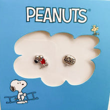 Cargar imagen en el visor de la galería, Peanuts Especial – Aretes LOVE
